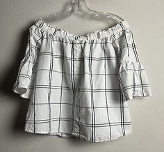 ABERCROMBIE & FITCH WHITE BLUE STRIPED OTS CROPPED BLOUSE SIZE SMALL PREOWNED | eBay Trendy White Cropped Blouse, Spring Striped Crop Top, Striped Cotton Crop Top With Short Sleeves, Casual Striped Cotton Crop Top, Striped Crop Top For Spring, Summer Cotton Crop Top Shirt, Casual Cropped Cotton Blouse, White Crop Top Shirt For Spring, White Cropped Casual Blouse