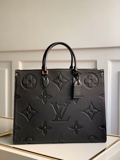 Size: Standard Size It comes with Dust box, Care manual, Tag, and Paper bag. Lv Tote, Outfit Chic, Genuine Leather Purse, Fashion Runway, Wholesale Bags, Chain Bags, Leather Purse, Kate Spade Top Handle Bag