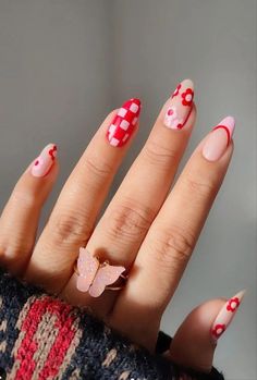 Sweet Candyland Nails with Lollipops, Candy Canes, Gumdrops, and Bright Candy Colors Red Nails Acrylic Summer, Red Fun Nails, Pink Red Nail Art, Spring Red Nails, Pink And Red Nail Designs, Elegant Red Nails, Red Nails Inspiration, Nails Red And Gold, Red Spring Nails