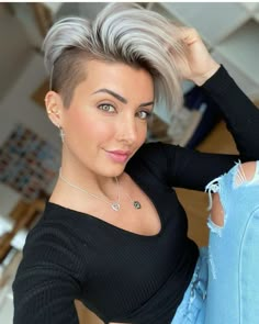 Lesbian Haircut, Mom Hair, Half Shaved Hair, Balayage Blond, Long Pixie Hairstyles, Makeup 101, Short Hair Pixie Cuts, Mens Braids