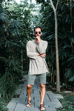 Fisherman Sandals Outfit Street Style, Fisherman Sandals Outfit, Casual Shorts Outfit, Pose Men, Menswear Summer, Cheap Monday Jeans, Outfit Street Style, Beach Wear Men, Sandals Outfit