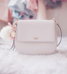 Tips On Where To Shop For Girly Clothes Cheap Purses, Lv Bags, Handbags Affordable, Cute Purses, Kate Spade Purse, Stylish Bag, Coco Chanel