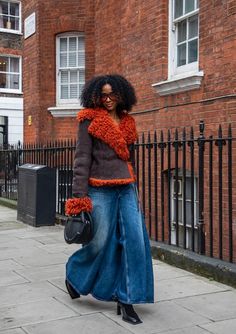 London Street Style 2023, Relationship Outfits, Pastel Heels, Jimmy Fairly, Dirty Jeans, Stylish Black Women, 2023 Street Style, Crochet Styles, London Fashion Week Street Style