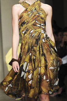 Donna karan SPRING 2012 RTW details 016 Scarf Print Dress, New York Spring, Glamorous Style, Dressy Dresses, Runway Pictures, Dark Fashion, Modern Fashion