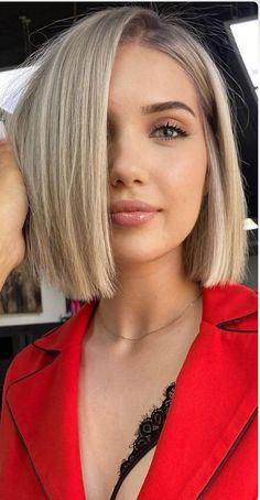 Κούρεμα Bob, Short Blonde, Short Blonde Hair, Short Bob Hairstyles, Cortes De Cabello