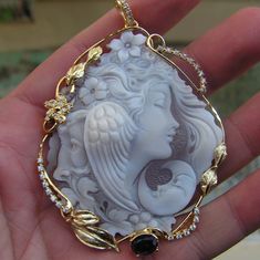 Old fashioned pendant A beautiful pair of Cameo earrings To limit costs but not BEAUTY, it is mounted on 925 gilded silver Elegant and precious stone worked entirely by hand by the artist from Torre del Greco the production of cameos at hand is escusar Produced by me. NOT FOUND IN THE COMMERCE may be similar but there will always be variation. Cameo objects produced in limited quantities Feel free to contact me to request SPECIAL PHOTOS AND OTHER QUESTIONS   Specifications: Sardonyx Shell Cameo Carved Round Pendant Jewelry For Collectors, Collectible Carved Round Pendant Jewelry, Sterling Silver Cameo Jewelry For Gift, Exquisite Handmade White Jewelry, Mother's Day Pendant Earrings, Exquisite Cameo Jewelry For Gift, Cameo Jewelry Gift Round Shape, Cameo Round Jewelry Gift, Cameo Jewelry Gift