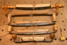 several different types of knives tied up to each other on a piece of plywood