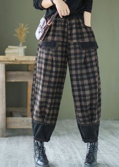 French Black Plaid Patchwork denim Pants SpringFabric: Cotton BlendedSize & Fit: This garment fits true to size.Length: Size 2XL measures 35.1"from waist to hem.Waist:Fitted - elastic waist allows stretch Hip: Loosely Fitted. room for hips. Hand Wash Cold. Patchwork Denim, Cotton Maxi, Maxi Dress Cotton, Denim Patchwork, Black Plaid, Look Cool, Cropped Jeans, Cropped Pants