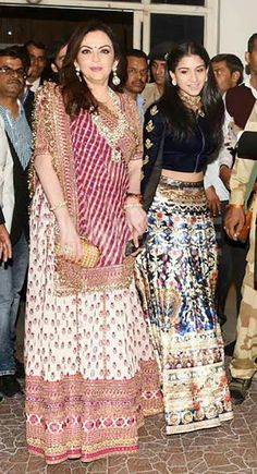 Nita Ambani, Radhika merchant Nita Ambani Lehenga, Radhika Merchant Outfits, Radhika Merchant Lehenga, Radhika Merchant, Nita Ambani, Half Saree Lehenga, Indian Saree Blouses Designs, Indian Bridal Dress, Indian Bridal Fashion