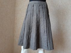 Vintage gray blend wool skirt, Mini Skirt, Office business style, Womens S size, A-line skirt Vintage 1980s gray blend wooll skirt . Zipper lock and button.  Classic & timeless silhouette works on it's own or paired up with tights & boots! Size: UK-10, US-6 S (US 4-6 | UK/AU 8-10 | DE 34-36 | FR 36-38 | IT 40-42 | RU 42-44 | JP 9-11) Great vintage condition Brand: Esprit Materials:  50% wool, 40% polyester, 10% silk Measurements Take Flat: waist - 39 cm / 15.4 inches hips - 60cm / 23.6 inches le Mini Skirt Office, Tights Boots, Skirt Office, Zipper Lock, Office Skirt, Skirt Zipper, Business Style, Tights And Boots, Skirt Mini