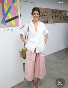 Leandra Medine Style, Bright Artwork, Leandra Medine, Man Repeller, Bright Winter, Pants White, Pink Pants, Style Crush, Simple White