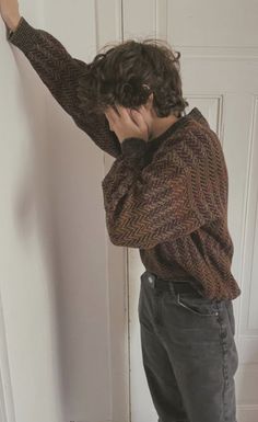 Autumn Cozy Aesthetic, Aesthetic Brunette, Boy Outfits Aesthetic, Brown Hair Boy, Estilo Indie, Cozy Aesthetic, Mens Outfit Inspiration, Take A Walk