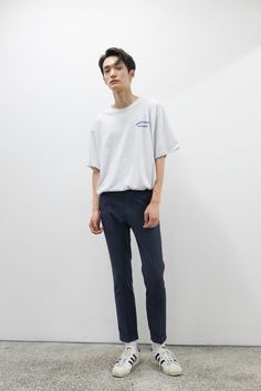 White T Shirt Outfit Men, Tshirt Outfit Men, Sonny Hall, Oversized Tshirt Outfit Men, Oversized Tshirt Outfit, Korean Men Fashion, Oversized Shirt Men, Oversize Tshirt Outfits, Korean Mens Fashion