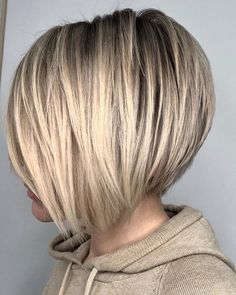 Κούρεμα Bob, Angled Bob Haircuts, Bob Haircut Ideas, Short Bobs, Stacked Bob Haircut, Bob Hairstyles For Thick, Angled Bob, Bob Haircut For Fine Hair