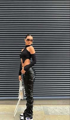 Fashion Outfits Streetwear, How To Style Leather Pants, Style Leather Pants, Stile Kylie Jenner, Bunny Outfit, Outfits Streetwear, Looks Street Style, Looks Black, 2022 Fashion