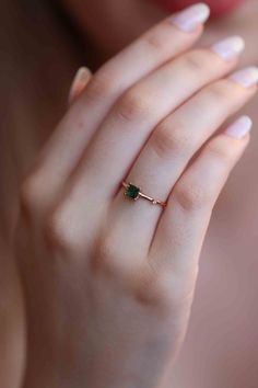 Ring Designs Emerald, Gold Ring Design For Engagement, Simple Gold Ring With Stone, Emerald Rings Simple, Emerald Ring Dainty, Green Gem Rings, Rings With Green Stones, Ring Stone Design, Simple Ring Designs Gold