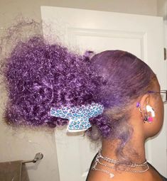 Purple Natural Hair, Girl With Purple Hair, Hair Stripes, Girl Hair Colors, Dyed Hair Inspiration, Dyed Natural Hair, Natural Curls Hairstyles, Pretty Hair Color, Dye My Hair