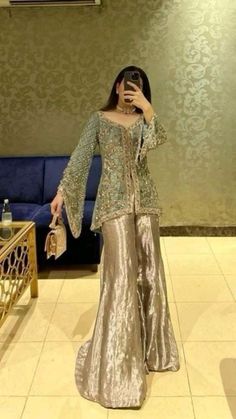 Desi Dress, Trendy Outfits Indian, Traditional Indian Dress, Desi Fashion Casual, Pakistani Dresses Casual, Beautiful Pakistani Dresses, Salwar Kamiz