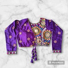 Stitch Mirror, Blouse Handwork, Top Lehenga, Mirror Work Embroidery, Blouse Tutorial, Crop Top Lehenga, Kutch Work Designs, Navratri Dress, Mirror Work Blouse