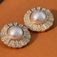 Vintage 1980s Faux Pearl And Crystal Earrings. About An Inch Wide. Portuguese Jewelry, Dior Gold, Dior Jewelry, Vintage Christian Dior, Ear Rings, Earrings Color, Jewelry Vintage, Crystal Earrings, Clip On Earrings