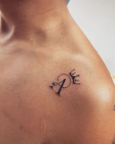 a man with a tattoo on his chest has the letter e tattooed on his chest