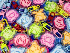 lots of different colored plastic key chains and clippings on top of each other