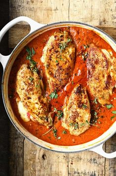 Mozzarella Stuffed Chicken in Creamy Tomato Sauce Mozzarella Stuffed Chicken, Mozzarella Recipe, Balsamic Vinegar Recipes, Lunch Meals, Stuffed Chicken Breast, Alla Vodka, Mozzarella Recipes