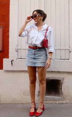 Red Shoes Outfit, Casual Dinner Outfits, Casual Dinner Outfit Summer, Dinner Outfit Casual, Sweat Gris, Outdoor Streetwear, Latina Outfits, Outfits For Work, Latina Fashion Outfits