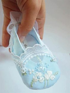 Moody Blues Baby Shoes Diy, Baby Shoes Pattern, Personalized Shoes, Shoe Pattern, 자수 디자인, Baby Diy, Diy Shoes, Baby Crafts