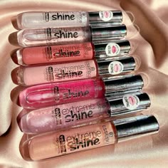 Lip Gloss Homemade, Essence Makeup, Lip Gloss Collection, Gloss Labial, Makeup Needs, Makeup Obsession, Lip Glosses, Lip Products