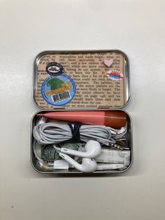 Alto Is Wallet, Altoona Wallet, Altoids Wallet Ideas, Altoid Tin Wallet, Altoids Tin Wallet, Aesthetic Wallet, Altoids Wallets, Trinket Tin, Altoid Wallet