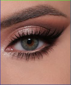 Ready to step up your eyeshadow game and give your eyes that extra pop? Let’s dive into the awesomeness of brown eyeshadow looks that’s a total vibe in any situation. Whether you’re into that low-key, natural vibe or aiming for all-out glitz and glam, brown is your ride-or-die! #brownglittereyeshadow #glameyeshadow #cutebrowneyeshadow Brown Smokey Winged Eyeshadow, Brown And Gold Smokey Eye Makeup, Brown Eye Shadow Looks, Eyeshadow For Gray Eyes, Eyeshadow Looks Neutral, Make Up Looks Brown Eyes, Trending Eyeshadow Looks, Natural Makeup Eyes, Elegant Makeup Looks Classy