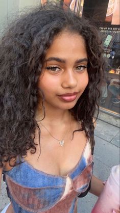 Innocent Beauty, Mixed Curly Hair, Brown Hair Brown Eyes, Curly Hair Styles Easy, Swag Girl Style, Hair Tutorials For Medium Hair, Dark Skin Women, Find A Way, Tan Skin