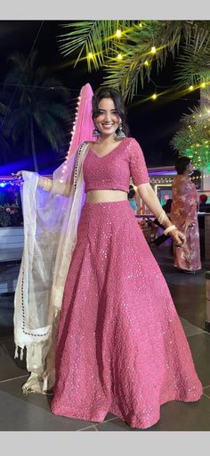 Christmas Indian Wear, Aesthetic Lahenga Design, Ghagras Simple, Lehenga Design For Girl, Lehanga For Party Wear, Lehanga Dresses Indian, Girls Lehnge Design, Party Lehnga Designs, Blouse Designs On Ghagra