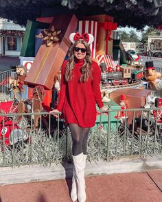 10 Disney Christmas Outfits That Are Festive And Chic - That Disney Fam Disney Outfits Winter, Disney Christmas Party, Disney Trip Outfits, Disney Outfits Women