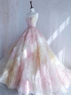 Ball Gowns With Trains, Bow Dresses Women Formal, Ballgown Dresses, Dresses Sweet 16, Debut Dresses, Monday Christmas, Pink Floor, Gowns Dresses Elegant, Floor Length Prom Dresses