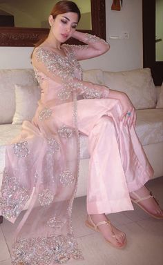 Naimal Khawar, Pakistani Party Wear, Pakistani Fancy Dresses, Party Kleidung, Simple Pakistani Dresses, Bridal Dress Design, Designer Party Wear Dresses