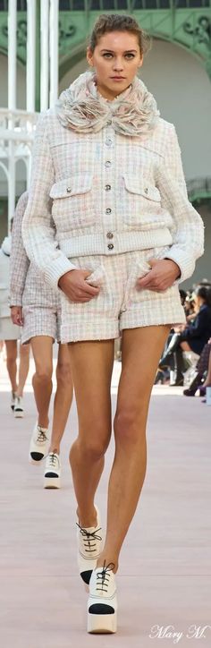 #Chanel #Spring2025RTW #Fashionrunway Christian Dior Runway, Ermanno Scervino, Coco Chanel, Giorgio Armani, Runway Fashion, Christian Dior, Christian Louboutin, Fashion Dresses