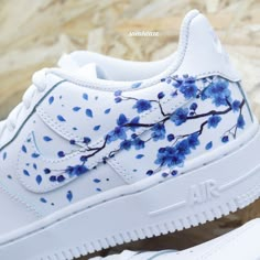 custom sneakers Air Force 1 Custom Sakura Cherry Blossom handmade personalized unisex cherry blossom Water and wash resistant vinyl. On exterior sides Authentic & new item, sold in its original packaging Customs are made to order, it will not be possible to make a return/refund Do not hesitate to contact me if you have any questions 😊 Each model is made by us in our workshop in Aubagne in the south of France https://www.etsy.com/fr/shop/sneakeaze?ref=profile_header Tenis Air Force, Nike Shoes Women Fashion, Nike Air Force 1 Custom, Custom Shoes Diy, Nike Air Force One, Colorful Sneakers, Dr Shoes, Nike Shoes Girls, Nike Fashion Shoes