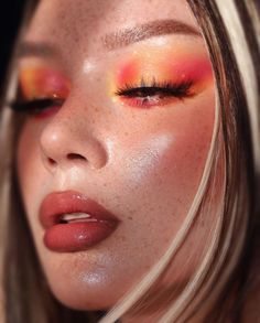 Fade Into Hue Palette, Fade Into Hue, Setting Mist, Sunset Makeup, 20 Makeup, Mekap Mata, Bright Eye Makeup, Summer Makeup Looks, Barbie Makeup