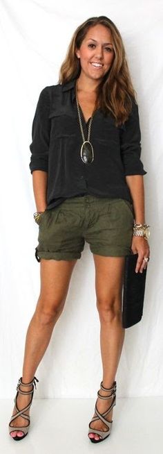 Mode Tips, Coachella Fashion, Mode Casual, Outfit Trends, Looks Chic, Style Women, Green Shorts, Inspiration Mode, Look Casual