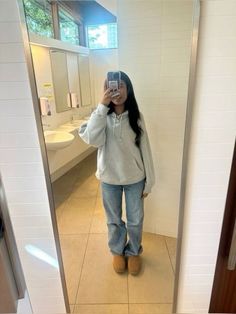 cute outfits, outfit inspo, sweatshirt, streetwear baddie aesthetic, pretty girls, jeans, blue jeans outfit, baggy jeans, gray hoodie Ugg And Jeans Fit, Casual Outfits Lounge, Comfy Testing Outfits, Comfy Outfit Inspo Winter, Cute Fits With Uggs, Rainy Outfits For School, State Testing Outfits, Sweatshirt Fall Outfits, Alexis Marie Outfits