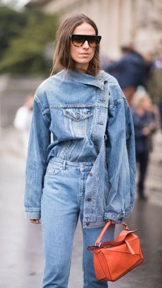 #RichGirlHabbits#ClassyWomanTips#howtobeclassywoman#Classywomenoutfits# Paris Hat, Denim Clothes, Outfit Jeans, Street Style Trends, Street Style Inspiration