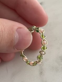 Wired Bracelets With Beads, Wire Rings Tutorial Easy, Flower Wire Ring, Cute Wire Rings, Wire Rings Ideas, Braided Wire Ring, String Rings, Silver Wire Rings, Icon Jewelry