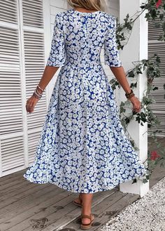 Dress For 50 Degree Weather, Dresses For Women Over 60, Modern Vintage Dress, Simple Dress Styles, Cheese Bars, Simple Gowns, Chic Maxi Dresses, Round Neck Dress, Dress Occasion