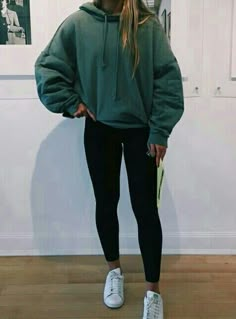 Leggings And Hoodie Aesthetic, Leggings And Hoodie Outfit Casual, Leggings And Hoodie Outfit, Athleisure Fits, Green Leggings Outfit, Hoodie And Leggings Outfit, Hoodie Outfit Casual, Dark Green Leggings