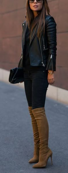 Get a similar look with the Norma-High Looks Style, Mode Inspiration, Fall Winter Outfits, Street Styles, Black Jacket, Brown Boots, Smart Casual