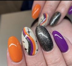 Nail Pen Designs Easy, October Nail Ideas 2023, Trendy Halloween Nails 2023, Halloween Nails 2023 Almond, Short Gel Halloween Nails, Halloween Nail Art Short, Simple Halloween Nail Ideas, Halloween 2023 Nails, October Nail Designs Cute Halloween