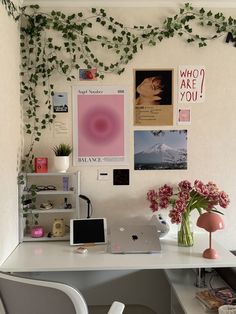 Fancy Bedroom, Girl Apartment Decor, Wallpaper Room, Girly Room Decor, Houzz Decor, Retro Room, Home Library Design, Dorm Room Inspiration, Room Redesign