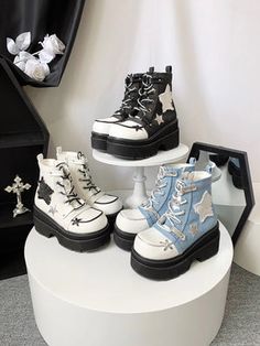 Shoes With High Sole, Super Platform Shoes, Y2k Star Shoes, Star Tennis Shoes, Cool Outfit Accessories, Alt Platform Shoes, Shoe Styles 2024, Short Platform Boots, Cute Platform Shoes